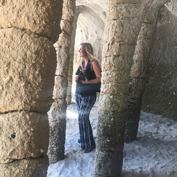 Meet your Posher, Cynthia - Picture 3 of 4